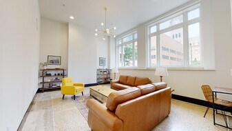 Streetcar Flats in Milwaukee, WI - Building Photo