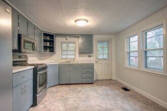 302 S Grove St in Urbana, IL - Building Photo - Building Photo