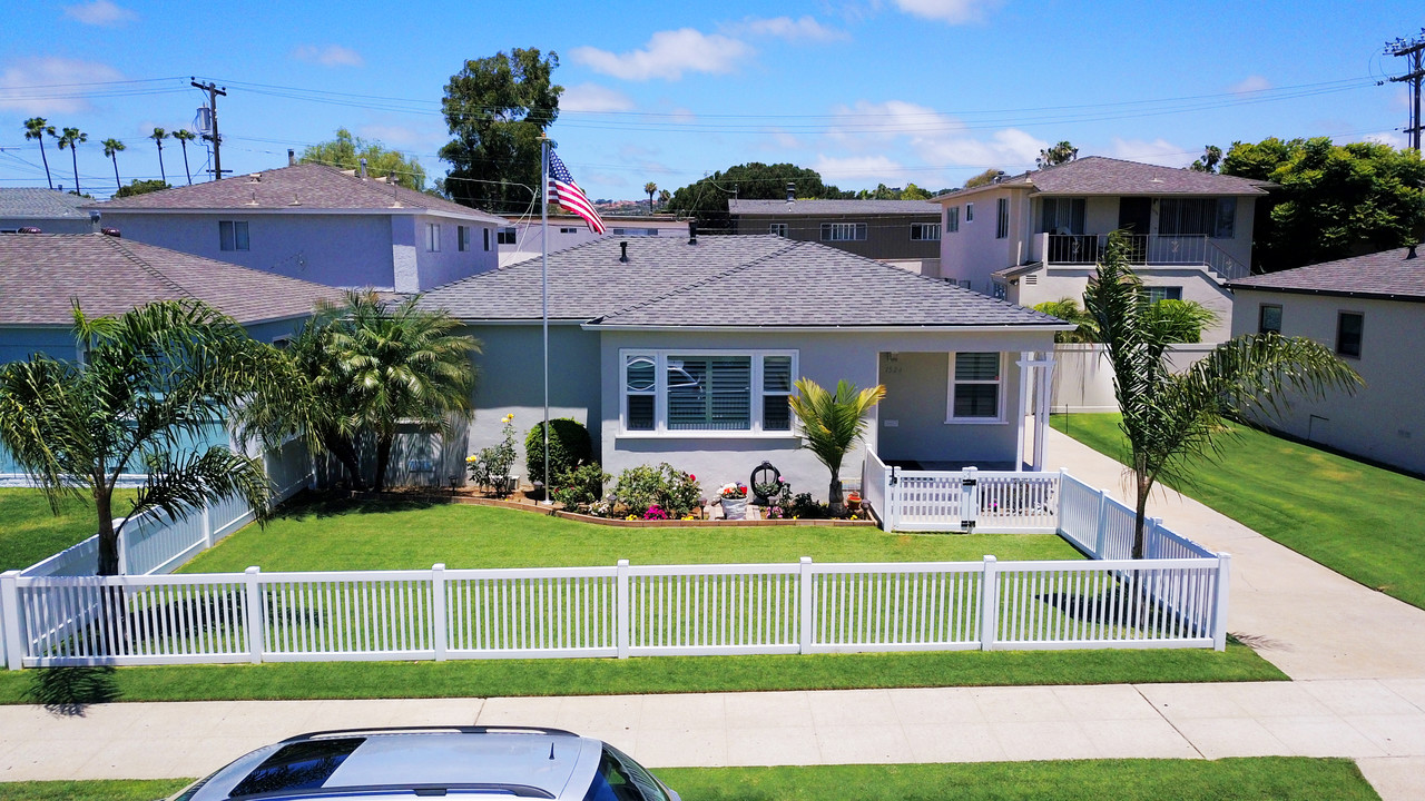 1524-1540 Oliver Ave in San Diego, CA - Building Photo