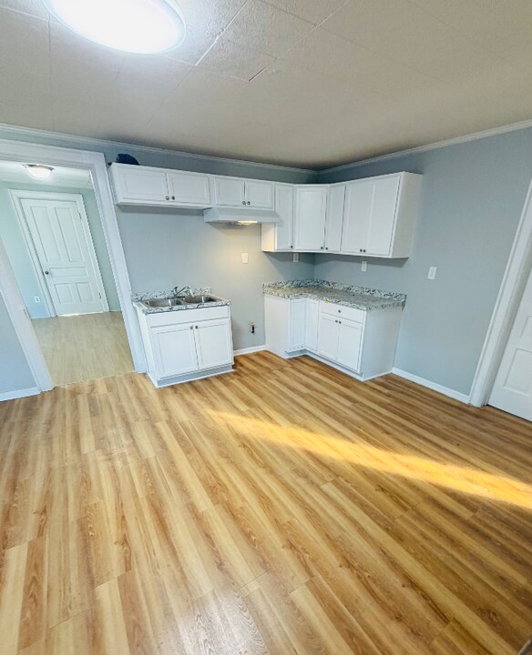 2114 S 11th St in Milwaukee, WI - Building Photo