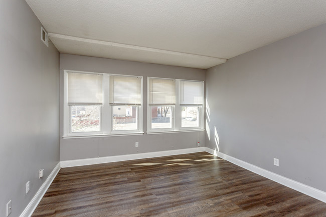 Admiral Apartments in Kansas City, MO - Foto de edificio - Interior Photo