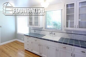 124 Hilldale Dr in San Anselmo, CA - Foto de edificio - Building Photo