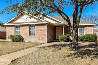 3884 Pinebluff Ln in Rockwall, TX - Foto de edificio - Building Photo