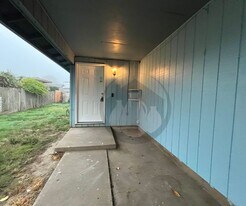 4871 Elkhorn Dr SE in Salem, OR - Building Photo