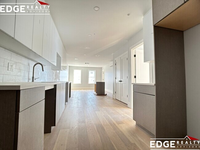 353 Market St, Unit 5F-4 in Boston, MA - Building Photo - Building Photo