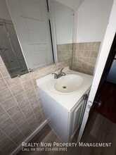 1344 S Green Rd, Unit Unit 2 in South Euclid, OH - Foto de edificio - Building Photo