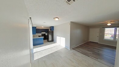 324 NW Compass Dr in Lawton, OK - Foto de edificio - Building Photo