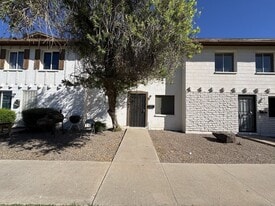 4624 N 71st Ln in Phoenix, AZ - Building Photo
