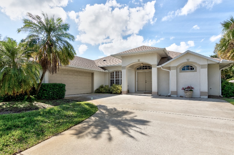 1367 Clearbrook St in Sebastian, FL - Building Photo
