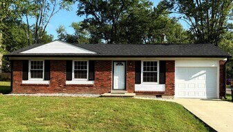 127 Locust St in Charlestown, IN - Building Photo