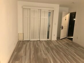 3219 Colorado Ave, Unit 1 in Santa Monica, CA - Building Photo - Building Photo