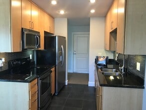 836 W Pennsylvania Ave, Unit The Point at Mission Hill in San Diego, CA - Building Photo - Building Photo