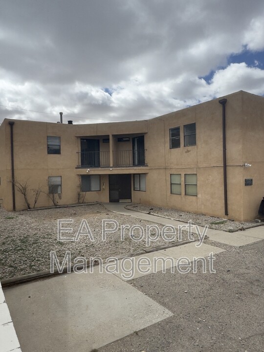 12304 Candelaria Rd NE in Albuquerque, NM - Foto de edificio