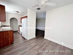 1814 N Decatur Blvd, Unit #204 in Las Vegas, NV - Building Photo - Building Photo