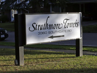 Strathmore Towers North in Ottawa, ON - Building Photo - Building Photo