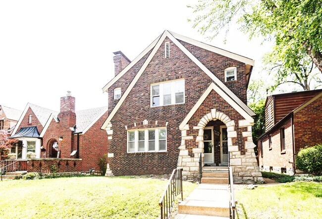 property at 5018 Miami St