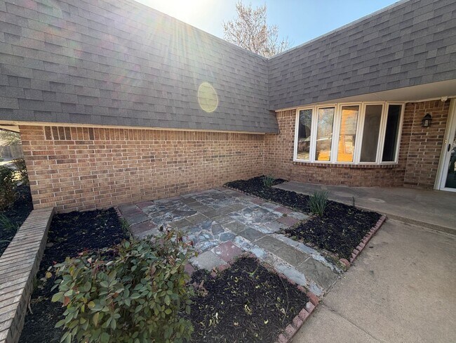 220 Cherry Creek Dr in Norman, OK - Building Photo - Building Photo