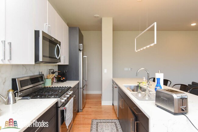 1639 W Grand Ave in Chicago, IL - Building Photo - Building Photo