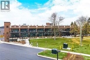 555 Sanatorium Rd in Hamilton, ON - Building Photo