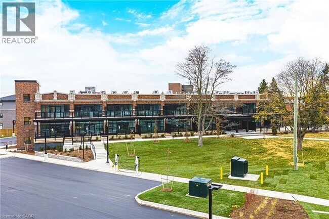 555 Sanatorium Rd in Hamilton, ON - Building Photo - Building Photo