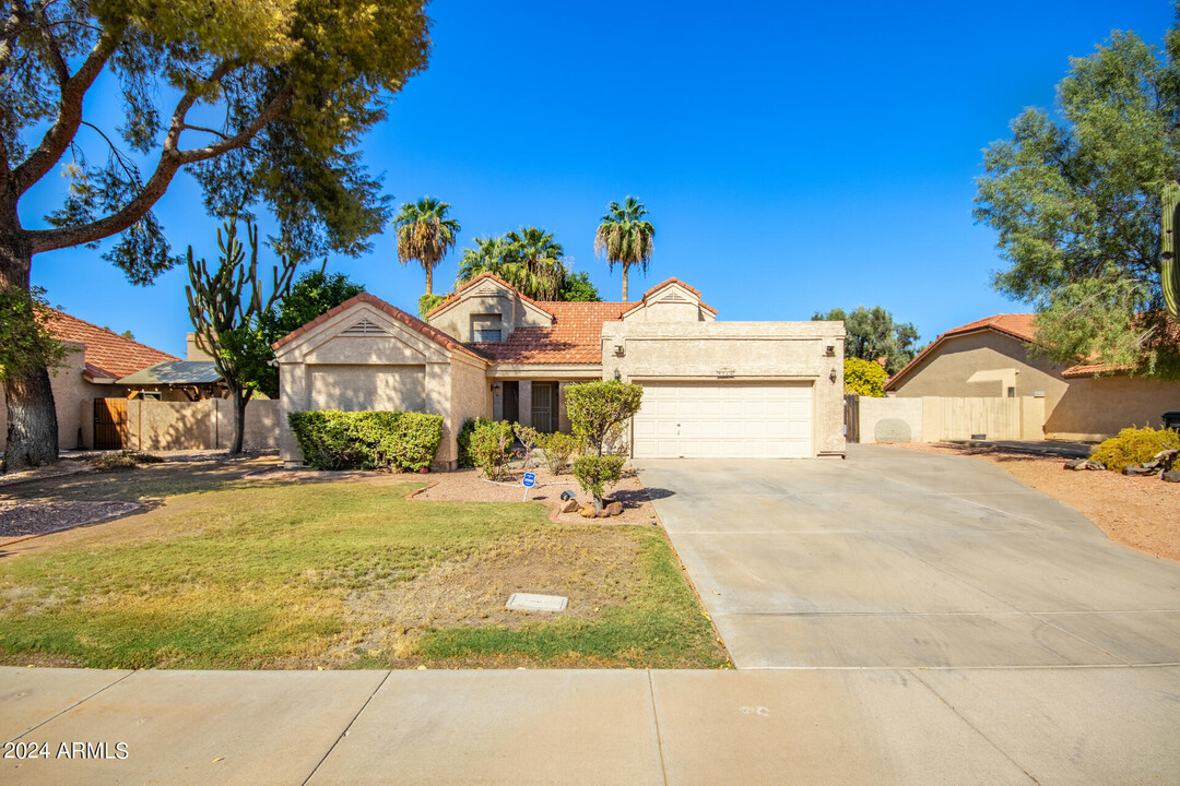 5718 E Danbury Rd in Scottsdale, AZ - Building Photo