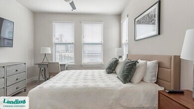 15950 Chase Hill Blvd, Unit 8114 in San Antonio, TX - Foto de edificio - Building Photo