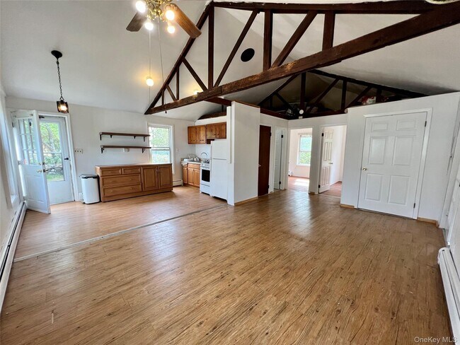 496 Mountainview Ave in Valley Cottage, NY - Building Photo - Building Photo