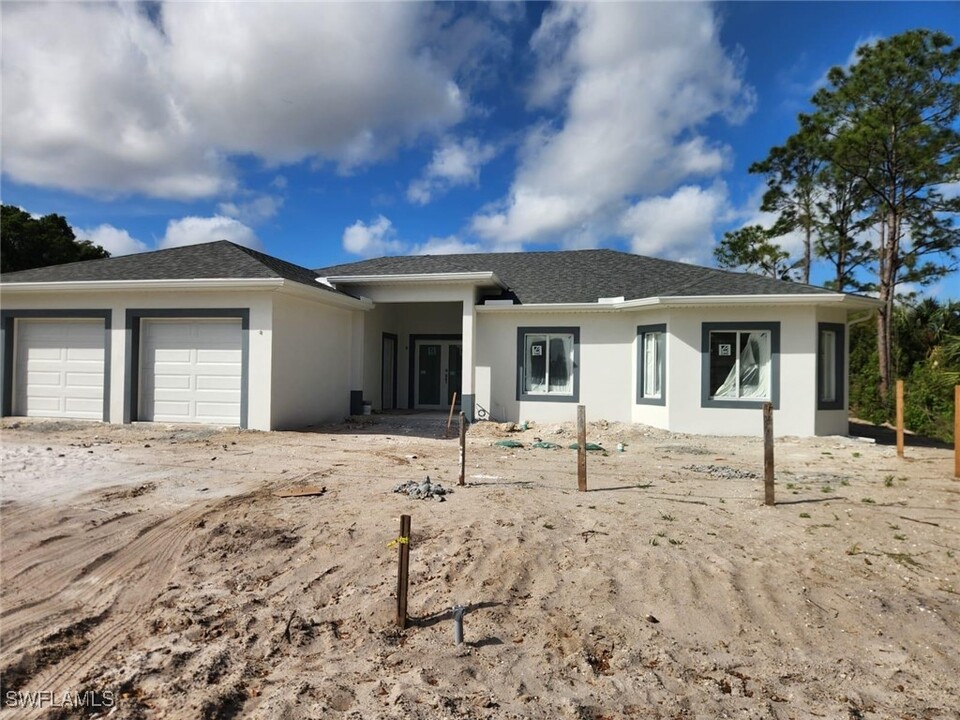 128 Bell Blvd in Lehigh Acres, FL - Building Photo