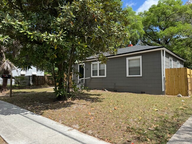 1983 Lambert St in Jacksonville, FL - Building Photo - Building Photo