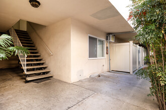 553 N Flores St in Los Angeles, CA - Building Photo - Building Photo