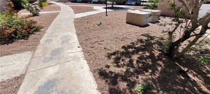 615 S Royal Crest Cir in Las Vegas, NV - Building Photo - Building Photo