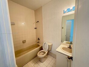 2460 SE 16th Terrace in Homestead, FL - Building Photo - Building Photo
