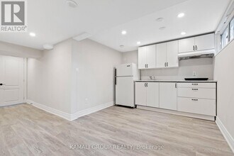 169 Brighton Ave in Toronto, ON - Building Photo - Building Photo
