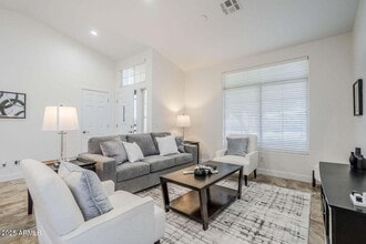 1001 N Quail Ln in Gilbert, AZ - Building Photo - Building Photo