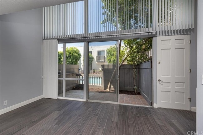 5300 Fairview Blvd, Unit 12 in Los Angeles, CA - Building Photo - Building Photo