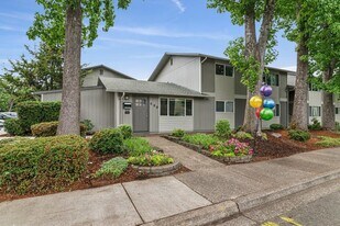 Sequoia Apartments in Springfield, OR - Building Photo