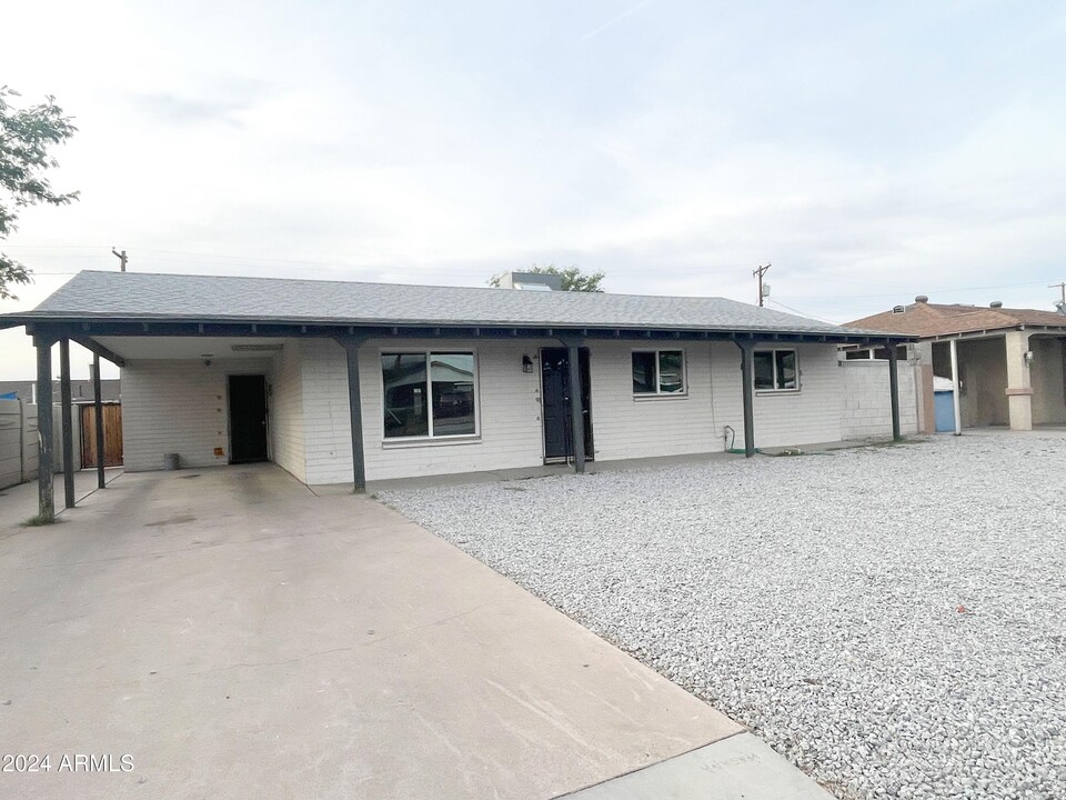 4512 N 48th Dr in Phoenix, AZ - Building Photo