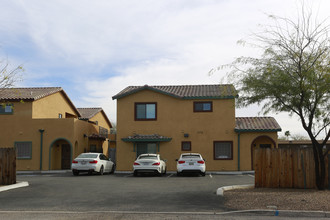 The Compound Luxury Student Housing in Tucson, AZ - Foto de edificio - Building Photo