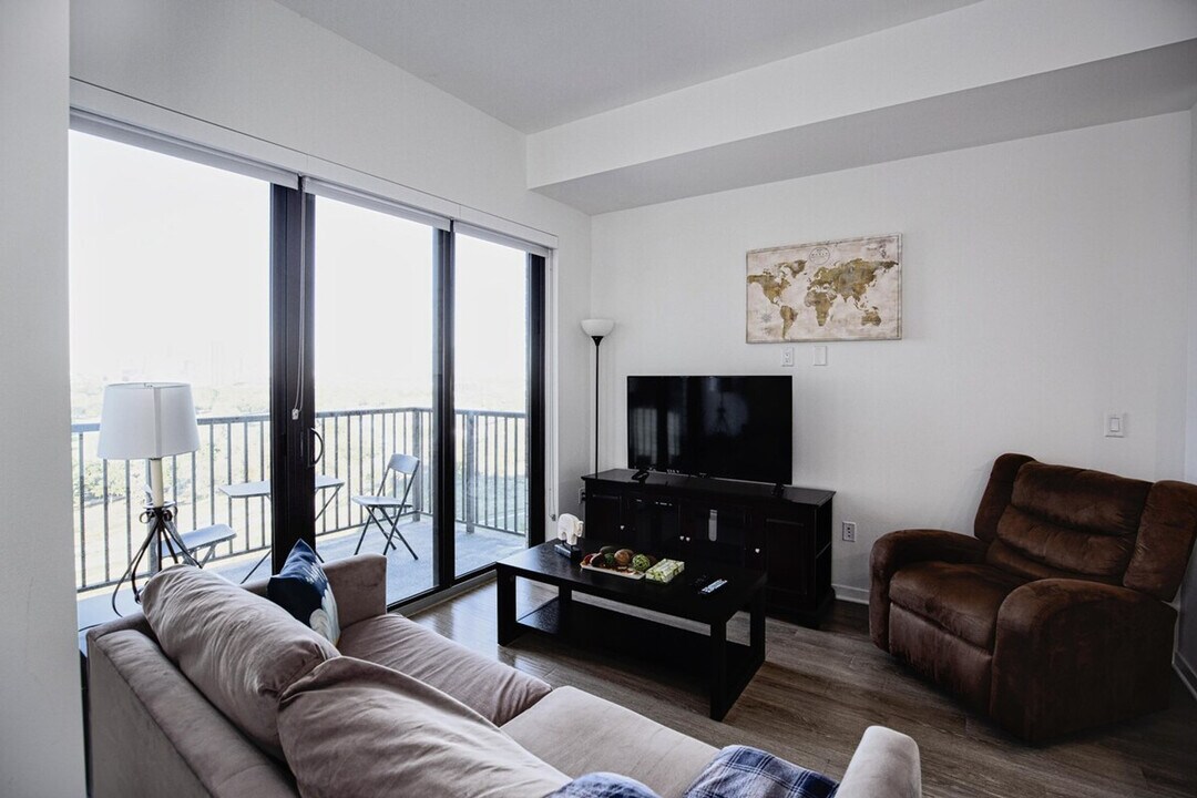 6803 Staffordshire Crescent in Houston, TX - Building Photo