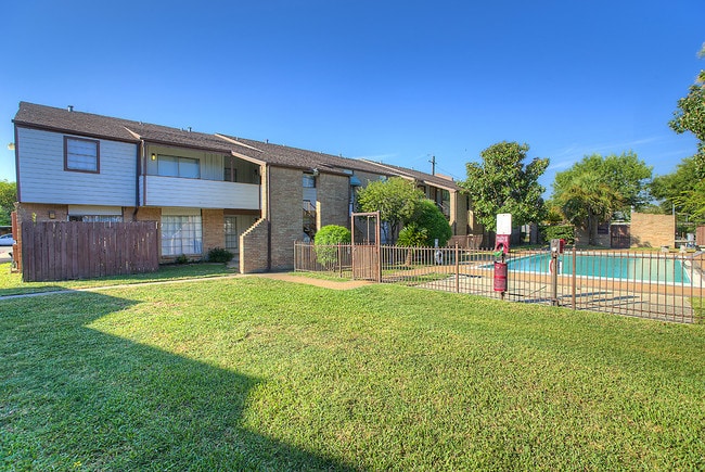 Villa Marina Apartments in Galveston, TX - Building Photo - Building Photo