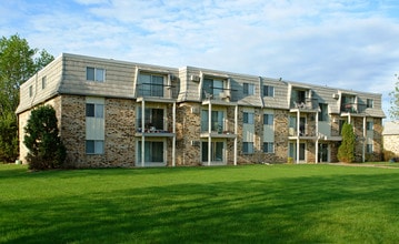 Northwood Villa in Vadnais Heights, MN - Building Photo - Building Photo