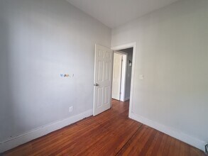 221 Bayview Ave, Unit 1 in Jersey City, NJ - Building Photo - Building Photo