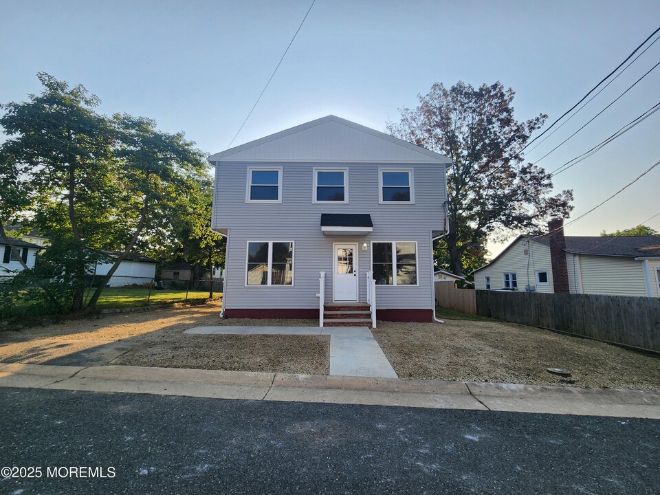 158 Mabel Ave in Leonardo, NJ - Building Photo