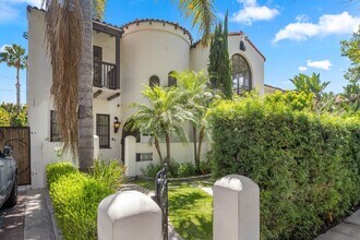 6228-6228 W 6th St in Los Angeles, CA - Building Photo - Building Photo