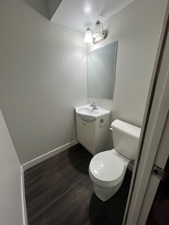 225 Queen St in Sarnia, ON - Building Photo - Building Photo