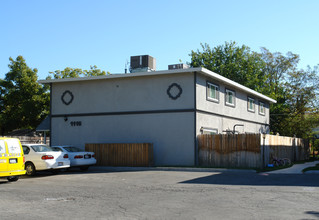 Larkspur Townhomes in Sacramento, CA - Building Photo - Building Photo