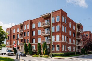 50 Bérard Rue in Montréal, QC - Building Photo