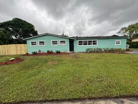 5056 Pat Pl in West Palm Beach, FL - Building Photo