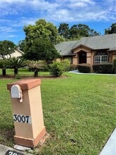3007 Forest Club Dr in Plant City, FL - Building Photo - Building Photo