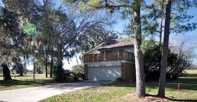 property at 315 Twin Lakes Blvd W